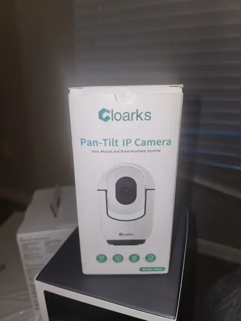 Cloarks Pan - Tilt IP Camera CA42 1080p WiFi Indoor Security Camera Night Vision