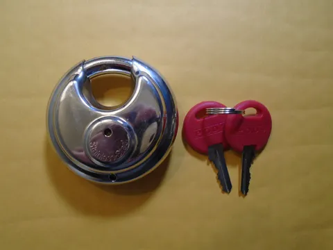 PODS HEAVY DUTY STAINLESS DISC. PADLOCK ( PADLOCK  WITH 2  KEYS  ) FREE SHIP