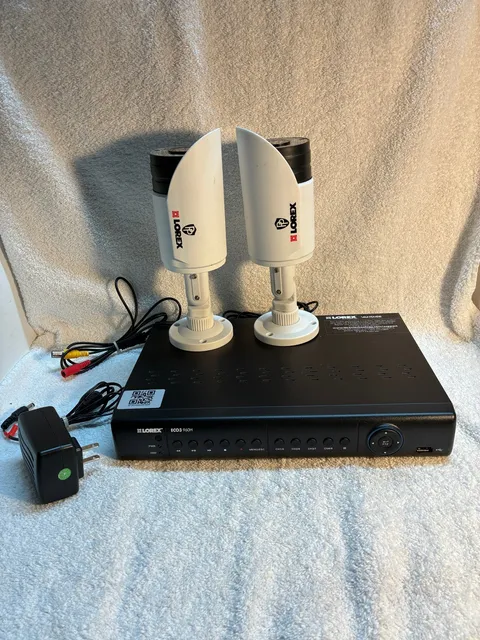 Lorex Eco3 960H & 2 - MC7711 Camaras Security System  UNTESTED Sold "AS IS"  MM5