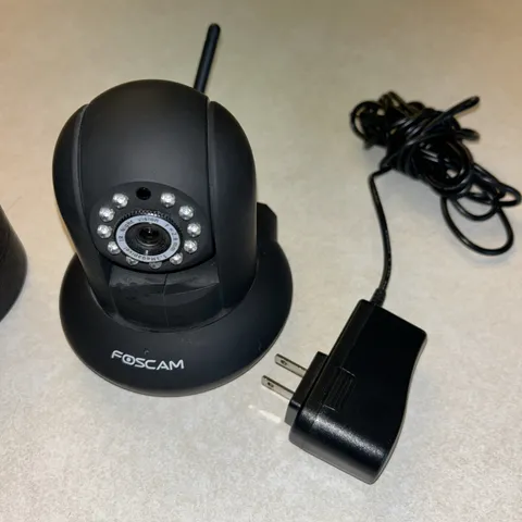 Foscam Black FI9831P v2 HD 1280x960p Wireless Pan/Tilt Camera W/ Wire Extender