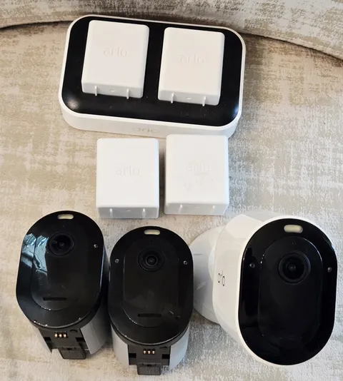 Arlo Pro Security Camera Lot 3 Cameras + Dual Charger + 4 Rechargeable Batteries