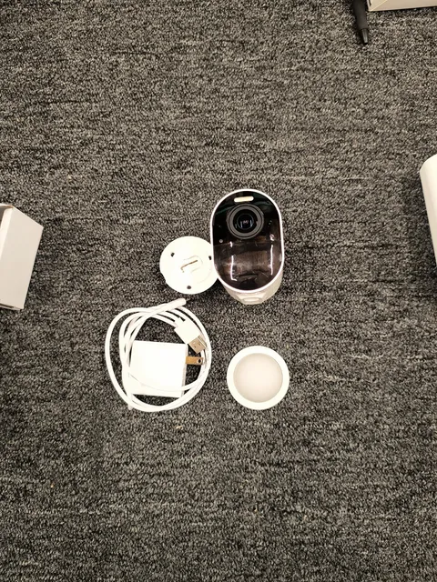 Arlo Ultra VMS5140 4K UHD Security System Camera (VMC5040) & Smarthub E2