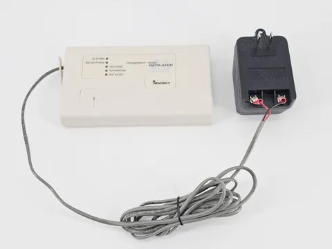 Inovonics FA570 900MHz Frequency Agile Repeater with AC power adapter