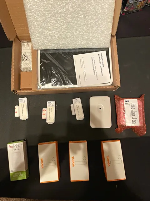New Vivint Smart Hub Kit 3,Doors, 3 Window, Motion, Glass Break, SmokeAlert