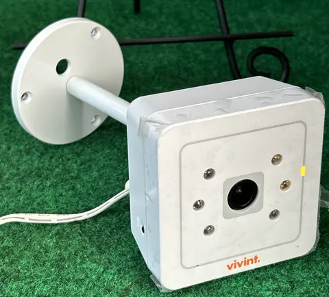Vivint Indoor IP Video Surveillance Camera  ADC-V520IR Powers Up / Tested / Work