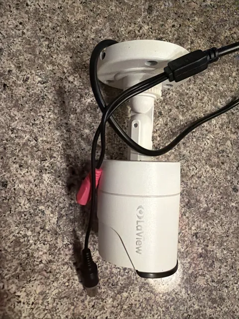LaView LV-CBA3213 HD 1.3 MP Sensor 1000 TVL Analog Infrared Day/Night Outdoor