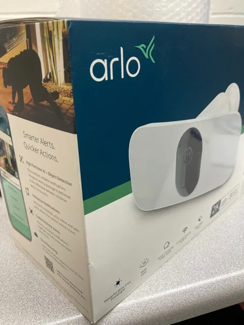 Arlo Pro 3 Wireless Floodlight Security Camera 2k HDR Video Wi-Fi Alexa Outdoor