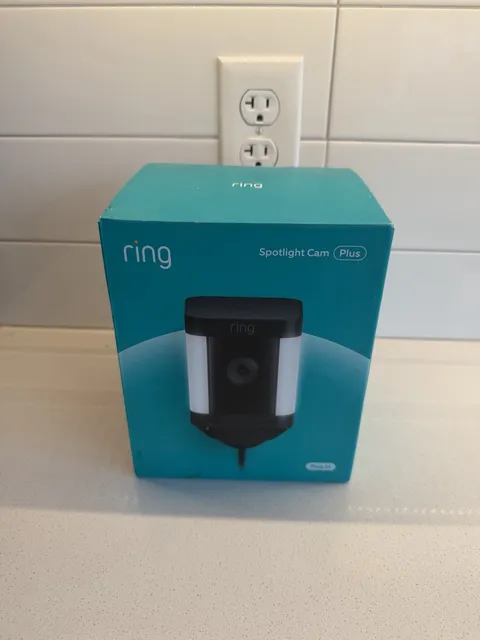 **BRAND NEW**Ring SPOTLIGHT Cam PLUS Wired Outdoor Camera Lights and Siren Black