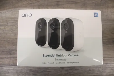 Arlo - Essential 3-Camera Outdoor Wireless 2K Security Camera (2nd Generation)