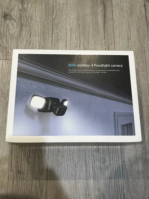 Blink Outdoor 4 Battery-Powered 1080p Security Camera HD with Floodlight Black