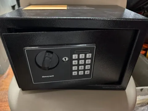 Honeywell 5605 Compact Steel Digital Security Box Safe .15 cu ft - Black, New