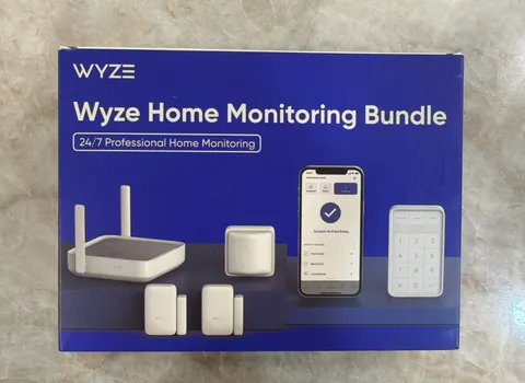 Wyze Home Security System Core Kit with Hub, Keypad, Motion, 2 Entry Sensors and