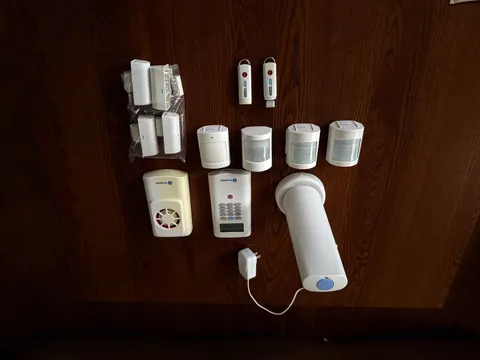 SimpliSafe Home Security System Bundle Base Station Keypad Camera Sensors Remote