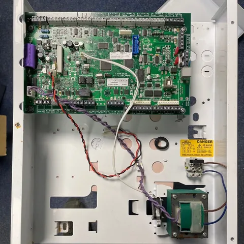 Menvier M800KEP Intrusion Alarm Control Panel C8-40 Metal Zone - Used