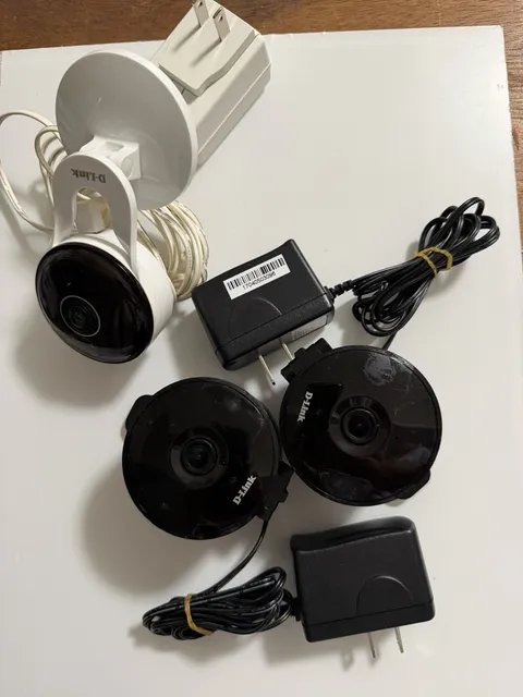 Lot of 3 D-Link Wi-Fi Security Cameras DCS-936L DCS-8300LH w/ Power Adapters