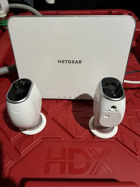 Arlo Netgear VMB3000 Wireless Security Camera System - 2 Cameras + Base Station 