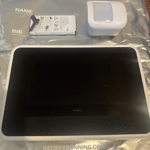 Vivint Smart Hub Touchscreen Control Panel VS-SH2000-C00 + Sensors