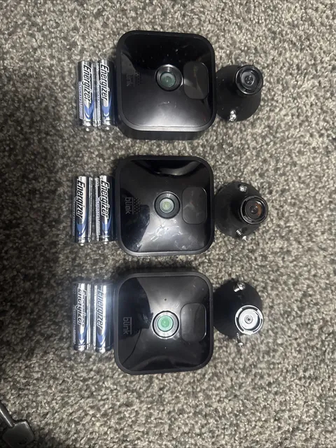 Blink Outdoor Wireless 3-Camera with Smart Door Bell and Sync Module 2 White