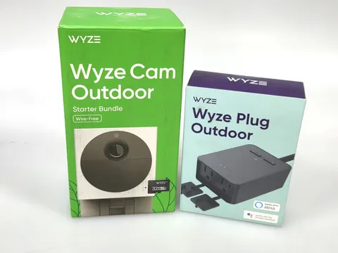 Wyze WVOD1B1MSD32 Wireless Outdoor Security Camera Starter Bundle + Plug Outdoor