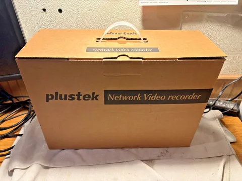 Plustek NVR Slim380 Network Video Recorder NR380S-EB1-00HD-000, Switch, Barebone
