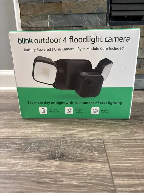 Blink - Outdoor 4 Floodlight Camera Wireless smart security camera, 700 lum...