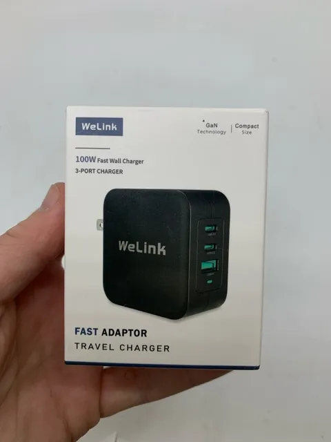 NIB WELINK 3 PORT FAST ADAPTOR TRAVEL CHARGER.