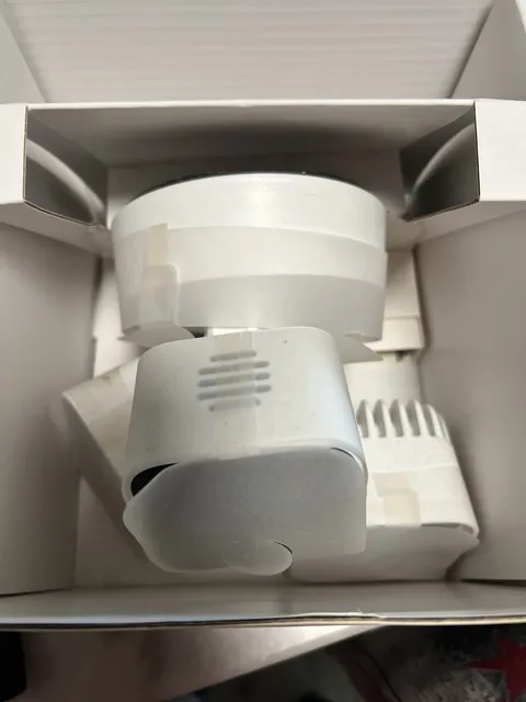 Blink Wired Floodlight Camera - Smart security camera, 2600 lumens, HD WHITE