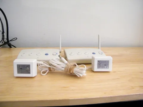 *****GENUINE PAIR OF AT&T 900MHZ TWO WAY INTERCOMS (900)*****