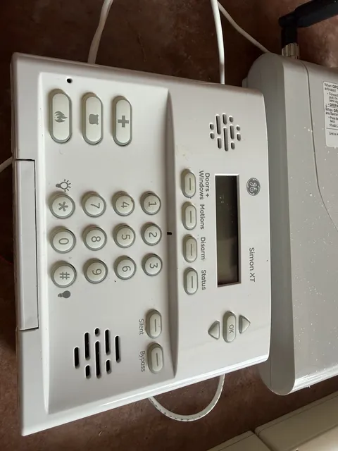 GE Simon XT Security system Lot