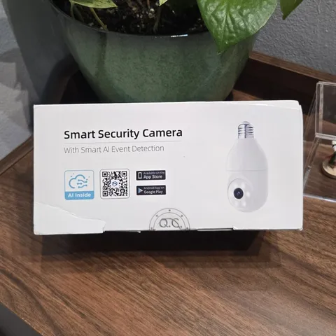 Smart Security Camera 1080p Wi-Fi Bulb Camera Auto Tracking White Alexa/Google