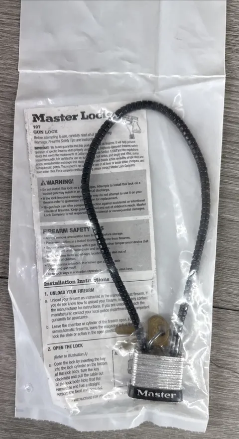 NEW Master Lock Gun Lock 107 With 2 Keys Steel Gunlock and Coated Cable Black