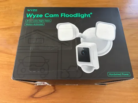 Wyze Cam Floodlight V2 Motion-Activated 2K HD Color Night Vision Camera