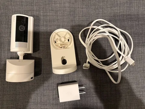 Ring Pan-Tilt Indoor Cam White 5F93F2 USB CABLE INCLUDED. 
