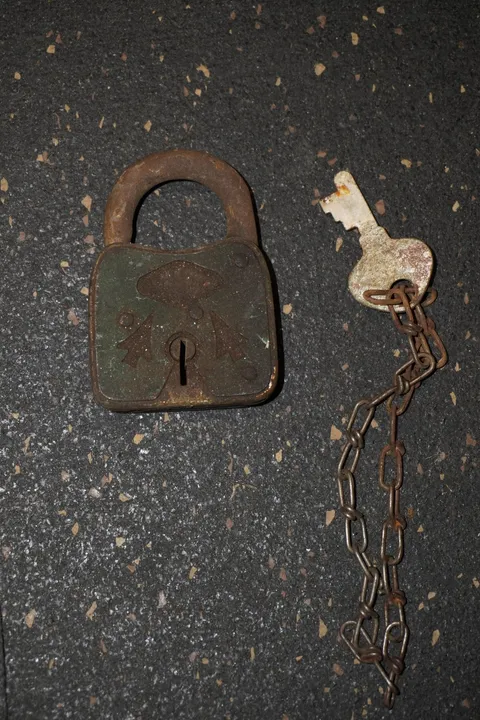 Vintage Eagle Lock Company Padlock with Arrows Chain and  Key Works
