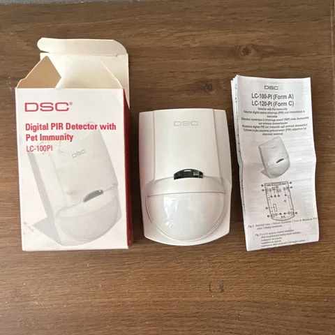 DSC LC-100-PI Wired PIR Motion Sensor Indoor White Pet Friendly Detector