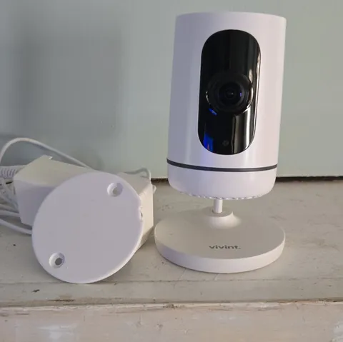 Vivint V-CAM1 Indoor Wi-Fi IP Network Surveillance Camera 1080p Wall Plug-In
