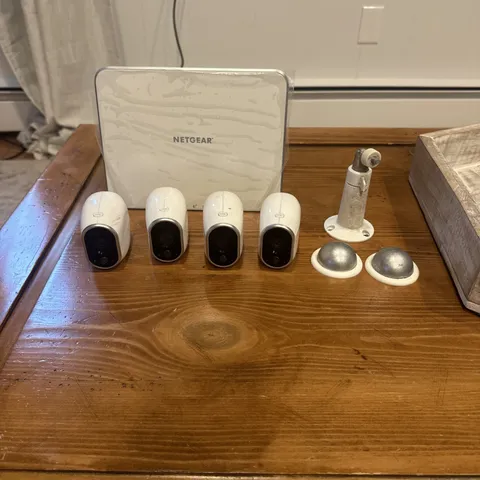 Arlo 4 Camera Wireless Security System Motion Detection Night Vision VMS3430