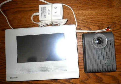 Comelit HFX-900L 7" Basic Touch-Screen Intercom Kit