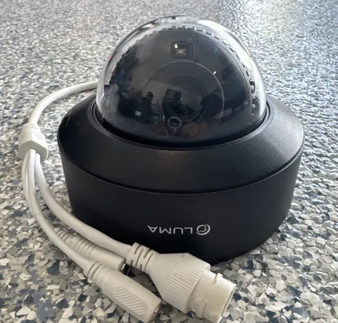 Luma SnapAV LUM-220-IP-DFB Dome Black Camera￼