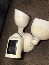 Ring Floodlight Can Plus Outdoor Camera White No Mout Hardwear Stained 2g