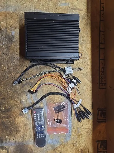 SVMD-HPT402 8CH Mobile DVR Harnesses Remote Working When Removed No Power