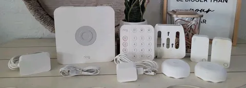 LOT Ring Alarm Base Station US And Keypad White 4HB1U9-0EN0 - Locked/Registered