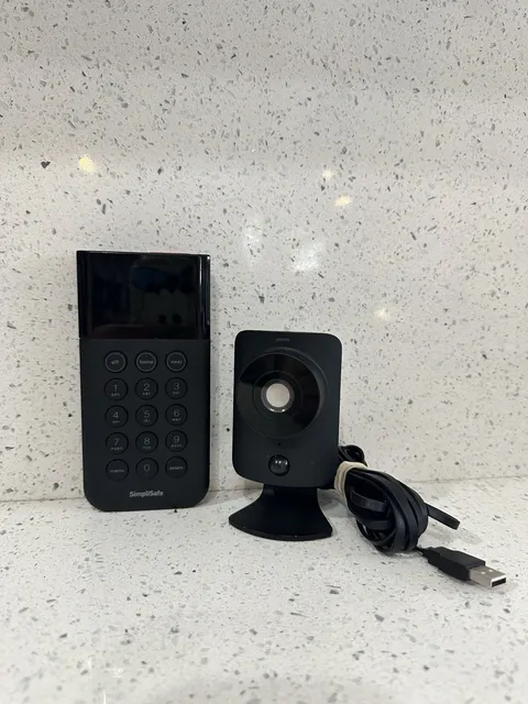 SimpliSafe Security System Keypad SSKP3 and Camera SSCM1 2pc Bundle in Black