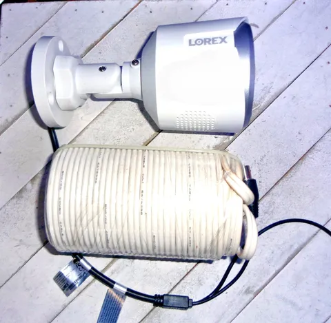 Lorex 4K Ultra HD Active Deterrence Security Camera C882DA-Z w/ BNC Cable