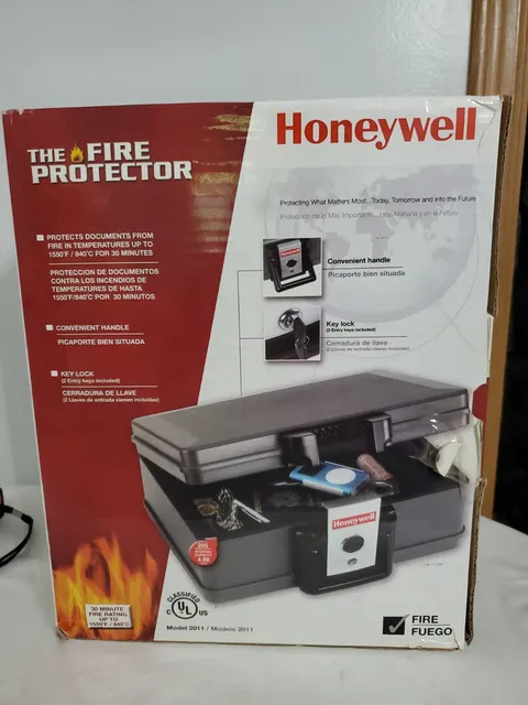 Honeywell The Fire Protector Model 2011 Storage Document Box Lock Open Box