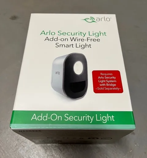 ARLO SMART HOME SECURITY LIGHT AL1101-100NAS WIRELESS LIGHT With BATTERY NEW!