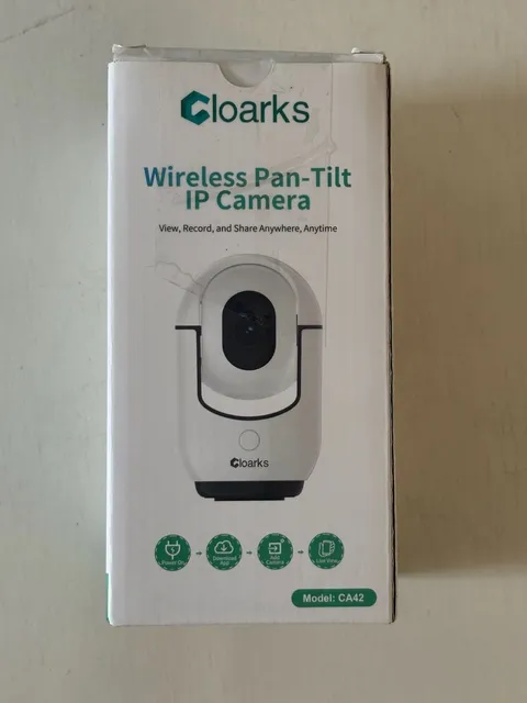 Cloarks Wireless Pan-Tilt IP Camera Model CA42 New in Box