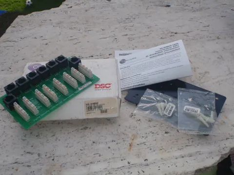 DSC HS-DH800 CAT5 Data/Voice Distribution 8 Hub Digital Security Control LOT x3