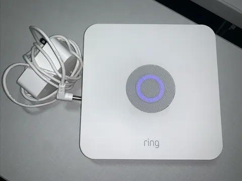 Ring Alarm Base Station US White 4HB1U9-0EN0 - Unknown Registration - Powers On