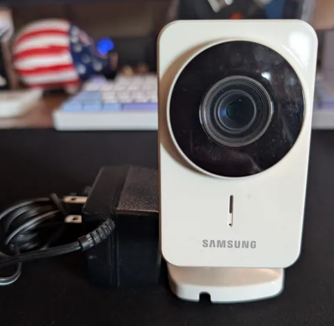 Samsung SmartCam WiFi Home Security Camera SNH-E6411BN With Power Adapter